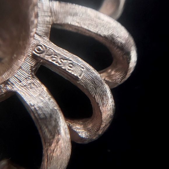 Vintage 🌻💝Pastelli Brooch Abstract Wild Flower White & Gold tone - Picture 3 of 4